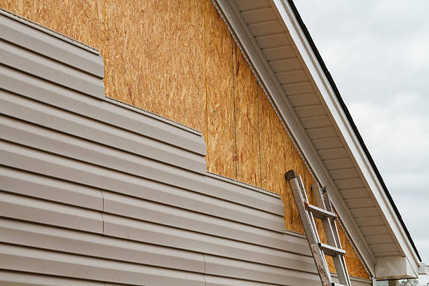 Professional Siding Replacement technician working in Chesterfield, IN